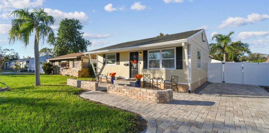 Casa en Saint Petersburg, Florida 4 dormitorios, 137.87 m2 № 1521808