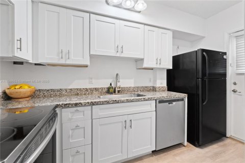 Copropriété à vendre à Coral Gables, Floride: 2 chambres, 69.49 m2 № 1727033 - photo 2