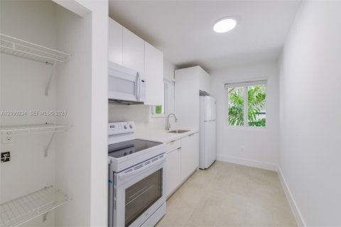 Apartment in Miami, Florida 1 bedroom № 2395065 - photo 8