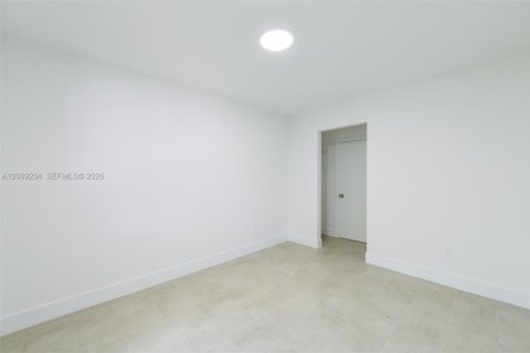 Apartment in Miami, Florida 1 bedroom № 2395065 - photo 12