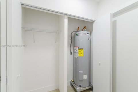 Apartment in Miami, Florida 1 bedroom № 2395065 - photo 15