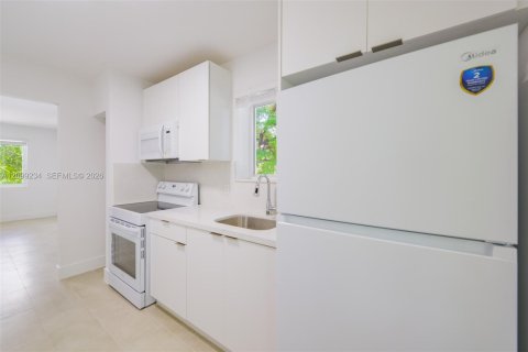 Apartment in Miami, Florida 1 bedroom № 2395065 - photo 9
