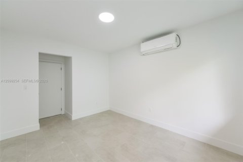 Apartment in Miami, Florida 1 bedroom № 2395065 - photo 13