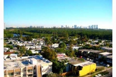 Condominio en North Miami, Florida, 2 dormitorios  № 1984294