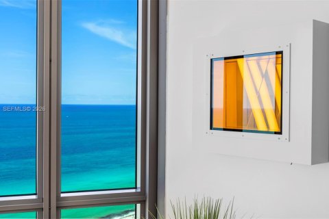 Condo in Miami Beach, Florida, 3 bedrooms № 2081345 - photo 13