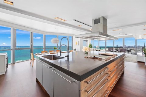 Condo in Miami Beach, Florida, 3 bedrooms № 2081345