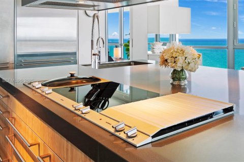 Condo in Miami Beach, Florida, 3 bedrooms № 2081345 - photo 9