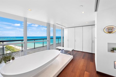 Condo in Miami Beach, Florida, 3 bedrooms № 2081345 - photo 28