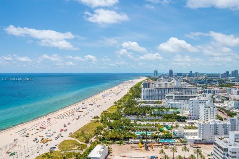 Condo in Miami Beach, Florida, 3 bedrooms № 2081345 - photo 2