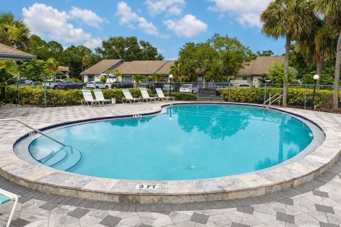 House in Largo, Florida 2 bedrooms, 96.25 sq.m. № 2152026 - photo 24