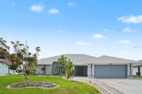 Villa ou maison à vendre à Punta Gorda, Floride: 3 chambres, 171.68 m2 № 2312831 - photo 2