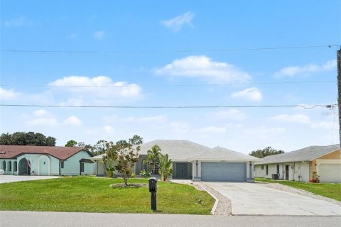 Villa ou maison à vendre à Punta Gorda, Floride: 3 chambres, 171.68 m2 № 2312831 - photo 3