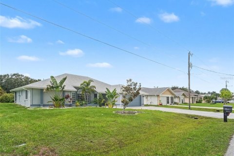 Villa ou maison à vendre à Punta Gorda, Floride: 3 chambres, 171.68 m2 № 2312831 - photo 4