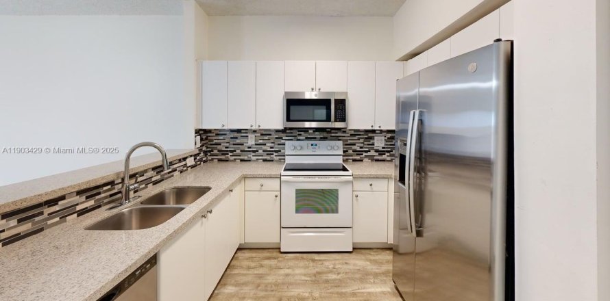 Adosado en Homestead, Florida 3 dormitorios, 134.89 m2 № 1956035