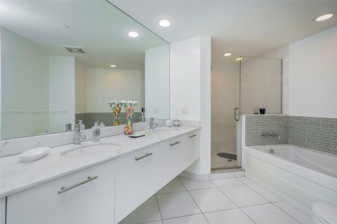 Condo in Miami, Florida, 2 bedrooms  № 1929106 - photo 10