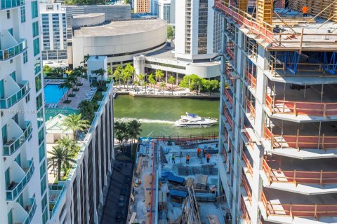 Condo in Miami, Florida, 2 bedrooms  № 1929106 - photo 15