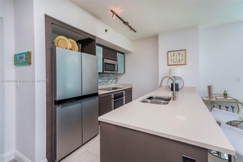 Condo in Miami, Florida, 2 bedrooms  № 1929106 - photo 7