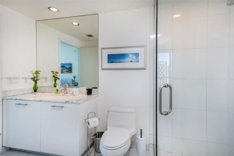 Condo in Miami, Florida, 2 bedrooms  № 1929106 - photo 13