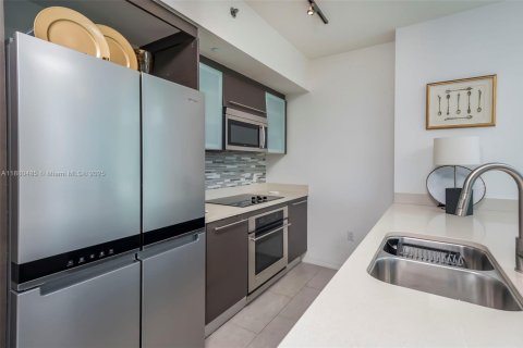 Condo in Miami, Florida, 2 bedrooms  № 1929106 - photo 6