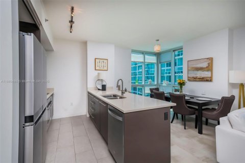 Condo in Miami, Florida, 2 bedrooms  № 1929106 - photo 5