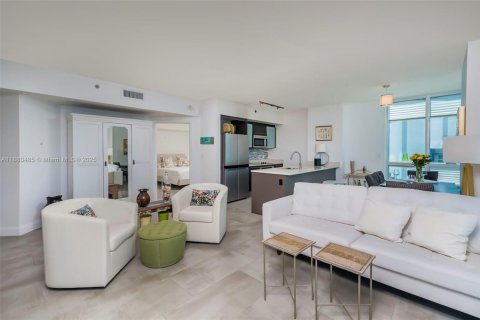 Condo in Miami, Florida, 2 bedrooms  № 1929106 - photo 3