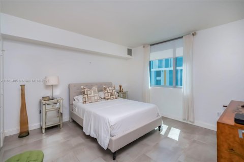 Condo in Miami, Florida, 2 bedrooms  № 1929106 - photo 11