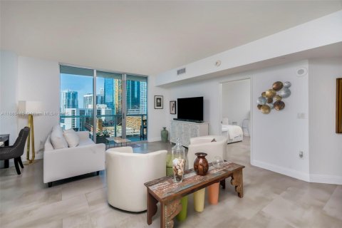 Condo in Miami, Florida, 2 bedrooms  № 1929106 - photo 2
