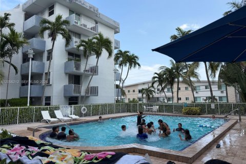 Copropriété à louer à North Bay Village, Floride: 1 chambre, 57.6 m2 № 2186952 - photo 3