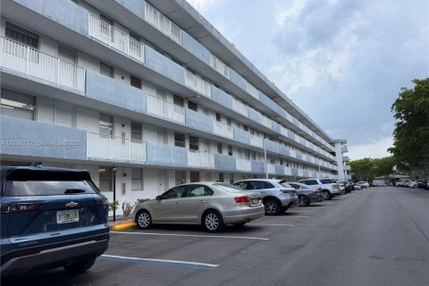 Copropriété à louer à North Bay Village, Floride: 1 chambre, 57.6 m2 № 2186952 - photo 20