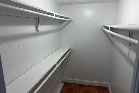 Copropriété à louer à North Bay Village, Floride: 1 chambre, 57.6 m2 № 2186952 - photo 15