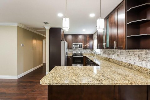 Casa en alquiler en Tampa, Florida, 4 dormitorios, 171.68 m2 № 1880652 - foto 5