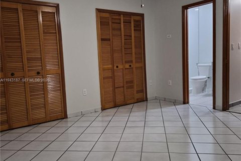 Villa ou maison à louer à Miami, Floride: 3 chambres, 171.4 m2 № 1999514 - photo 16