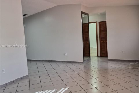 Villa ou maison à louer à Miami, Floride: 3 chambres, 171.4 m2 № 1999514 - photo 10