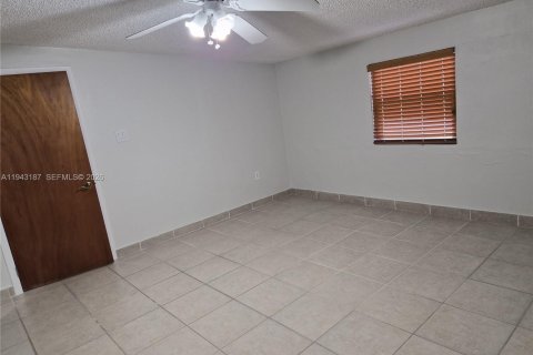 Villa ou maison à louer à Miami, Floride: 3 chambres, 171.4 m2 № 1999514 - photo 20
