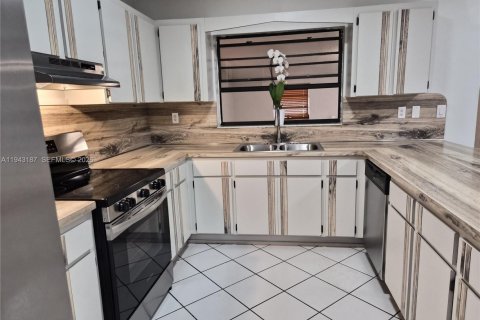 Villa ou maison à louer à Miami, Floride: 3 chambres, 171.4 m2 № 1999514 - photo 13