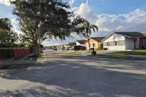 Villa ou maison à louer à Miami, Floride: 3 chambres, 171.4 m2 № 1999514 - photo 23