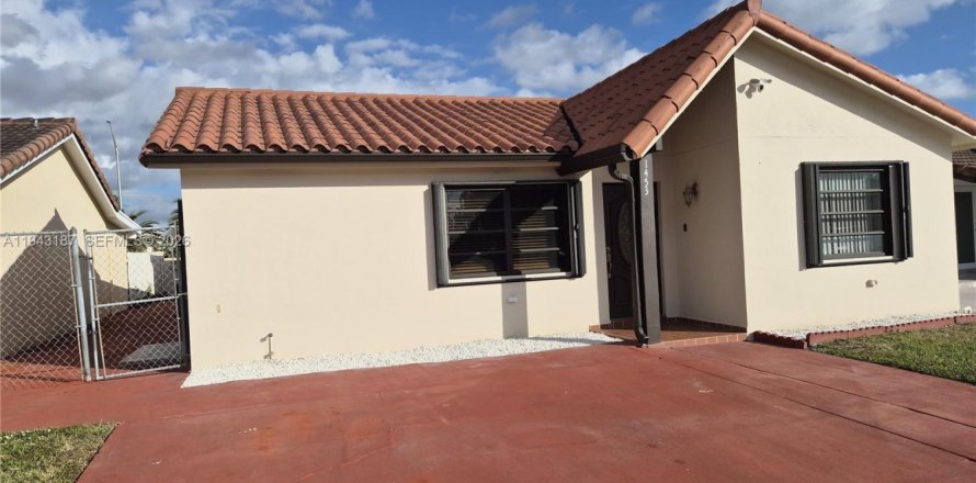 Villa ou maison à Miami, Floride 3 chambres, 171.4 m2 № 1999514