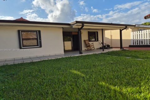 Villa ou maison à louer à Miami, Floride: 3 chambres, 171.4 m2 № 1999514 - photo 2