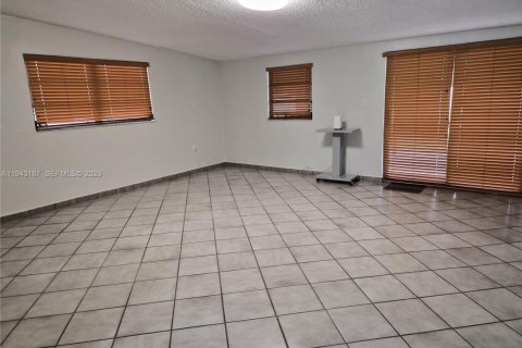 Villa ou maison à louer à Miami, Floride: 3 chambres, 171.4 m2 № 1999514 - photo 9