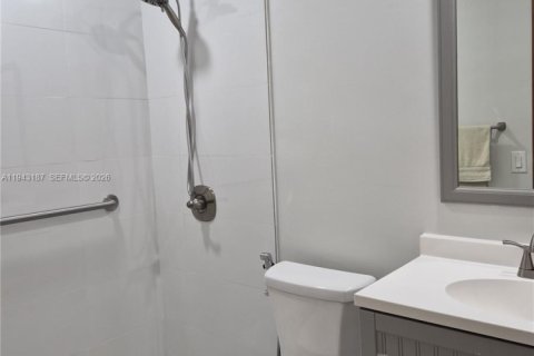 Villa ou maison à louer à Miami, Floride: 3 chambres, 171.4 m2 № 1999514 - photo 17