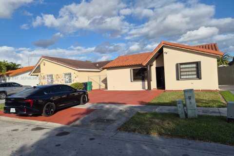 Villa ou maison à louer à Miami, Floride: 3 chambres, 171.4 m2 № 1999514 - photo 3