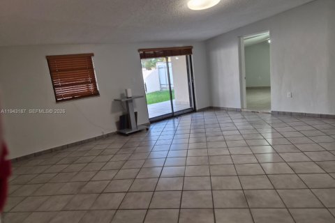 Villa ou maison à louer à Miami, Floride: 3 chambres, 171.4 m2 № 1999514 - photo 8