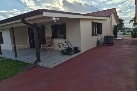 Villa ou maison à louer à Miami, Floride: 3 chambres, 171.4 m2 № 1999514 - photo 5