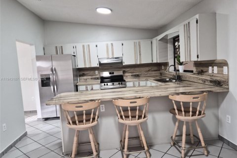 Villa ou maison à louer à Miami, Floride: 3 chambres, 171.4 m2 № 1999514 - photo 12