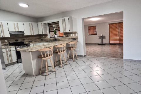 Villa ou maison à louer à Miami, Floride: 3 chambres, 171.4 m2 № 1999514 - photo 15