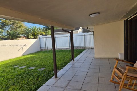 Villa ou maison à louer à Miami, Floride: 3 chambres, 171.4 m2 № 1999514 - photo 4