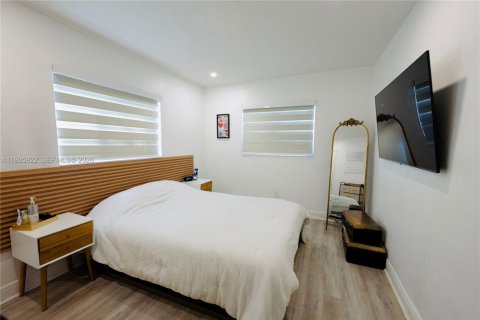 House in Miami, Florida 3 bedrooms, 111.48 sq.m. № 1995765 - photo 14