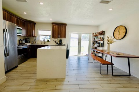 House in Miami, Florida 3 bedrooms, 111.48 sq.m. № 1995765 - photo 6