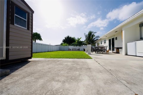 House in Miami, Florida 3 bedrooms, 111.48 sq.m. № 1995765 - photo 26