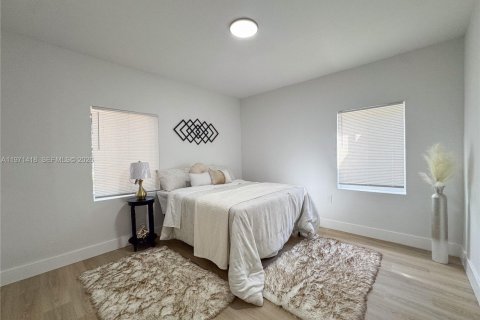 House in Miami, Florida 3 bedrooms, 102.56 sq.m. № 2032761 - photo 17